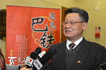 ���ͼ�¼Ƭ������������³ľ�뿪��